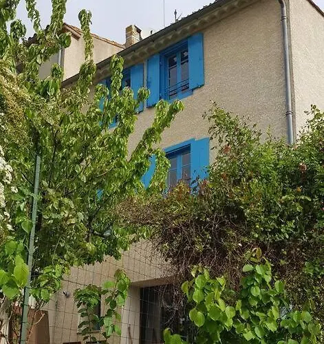 Rue Basse - Overlooking The Pyrenees * Монреаль
